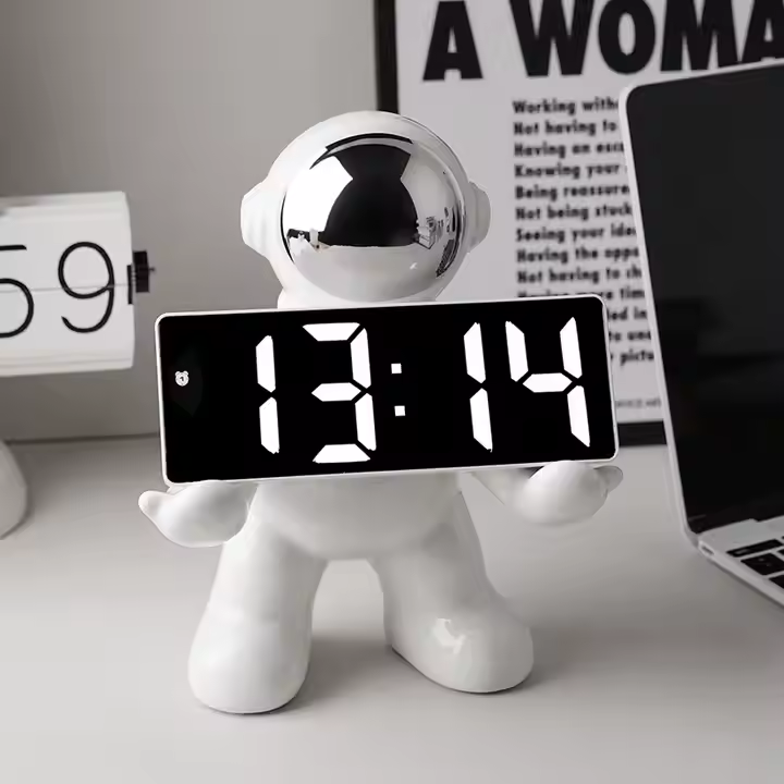 Astronaut Ornament Clock
